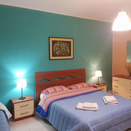 Bed and Breakfast The Artists Ачиреале Экстерьер фото