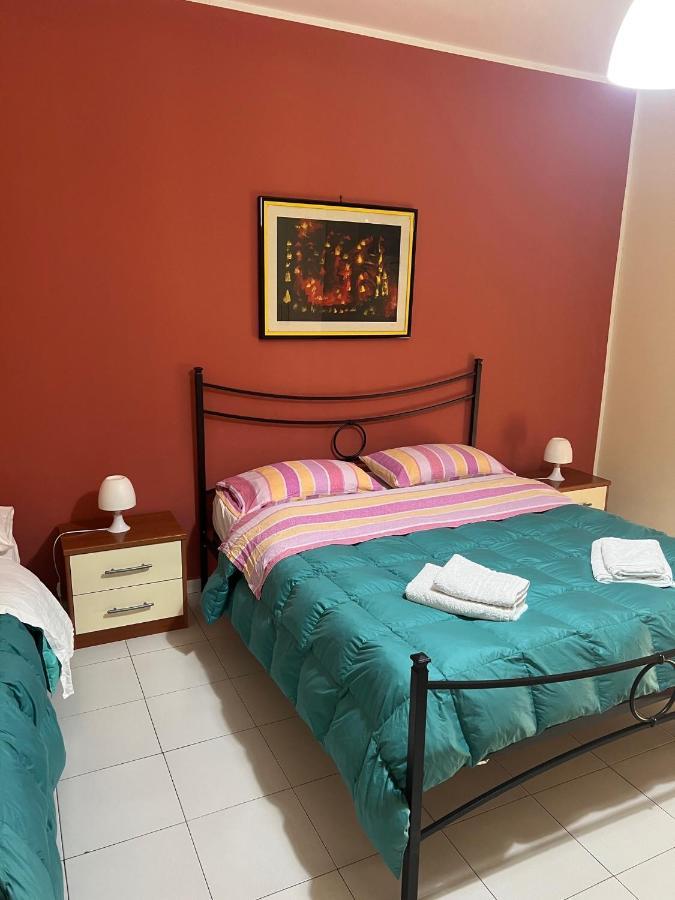 Bed and Breakfast The Artists Ачиреале Экстерьер фото