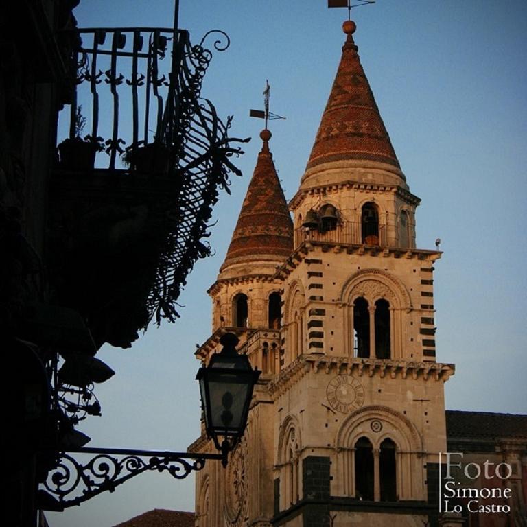 Bed and Breakfast The Artists Ачиреале Экстерьер фото
